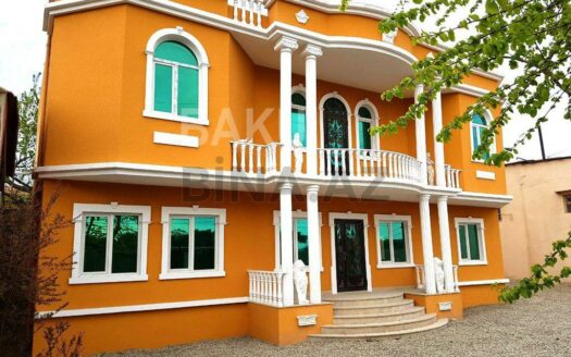 9 Room House / Villa for Sale in Baku