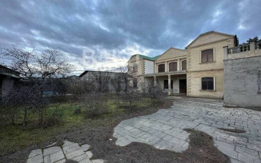 11-Room House / Villa for Sale in Baku