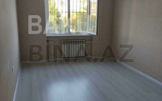 4 Room Old Apartment for Sale in Baku