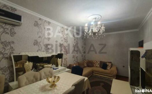 4 Room Old Apartment for Sale in Baku