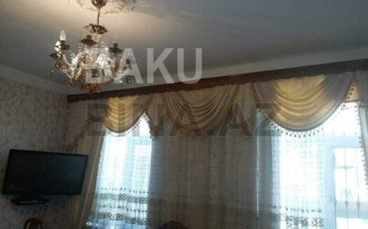 3 Room Old Apartment for Sale in Baku