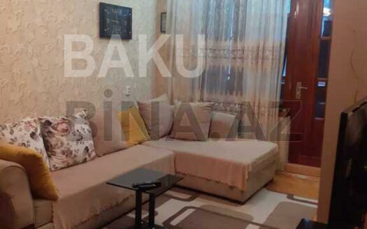 3 Room Old Apartment for Sale in Baku