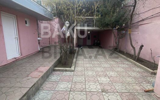 5 Room House / Villa for Sale in Baku