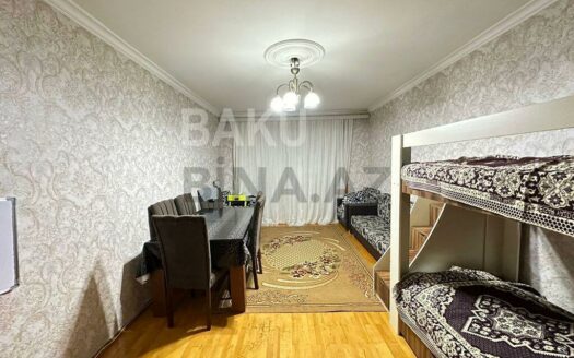 3 Room Old Apartment for Sale in Baku