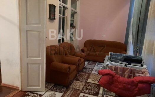 2 Rooms Old Apartment for Sale in Baku