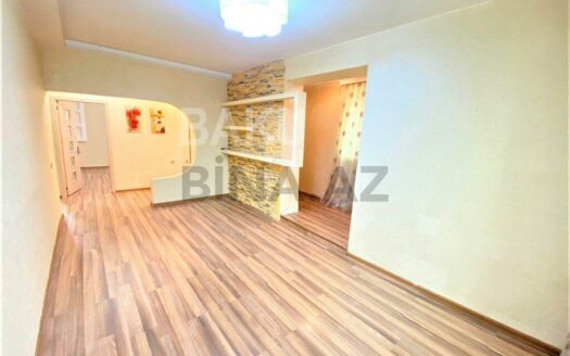 2 Rooms Old Apartment for Sale in Baku