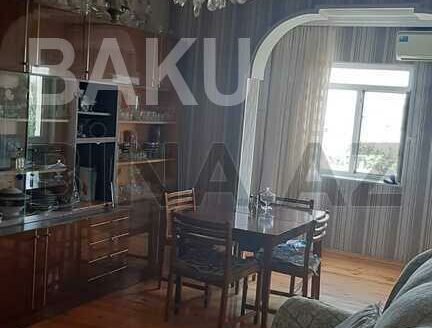 3 Room Old Apartment for Sale in Baku