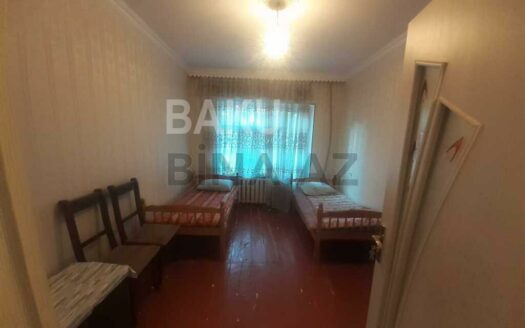 2 Rooms Old Apartment for Sale in Baku