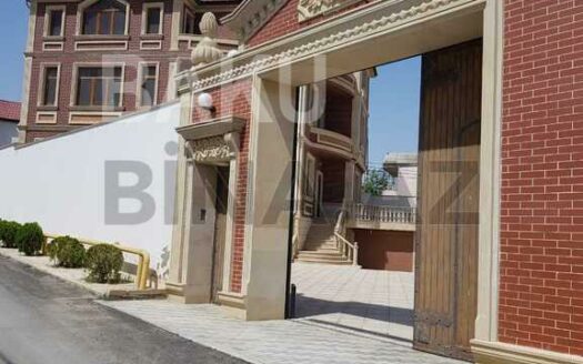 7 Room House / Villa for Sale in Baku