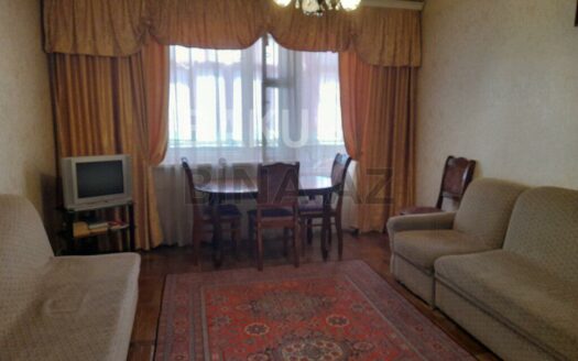 2 Rooms Old Apartment for Sale in Baku