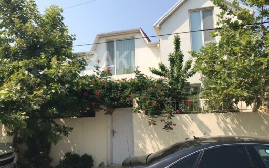 4 Room House / Villa for Sale in Baku