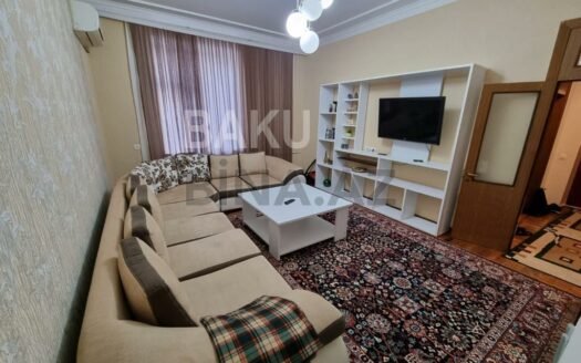 3 Room Old Apartment for Sale in Baku