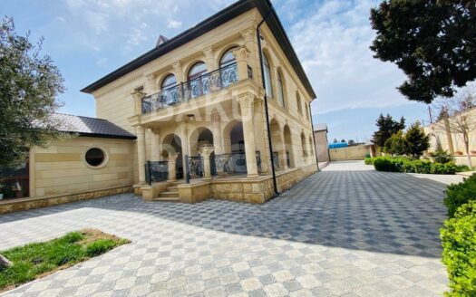 7 Room House / Villa for Sale in Baku