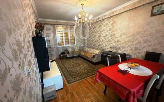 2 Rooms Old Apartment for Sale in Baku