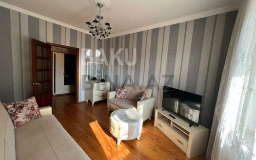 3 Room Old Apartment for Sale in Baku