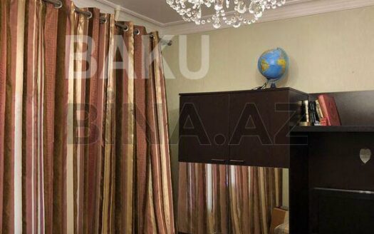 3 Room Old Apartment for Sale in Baku