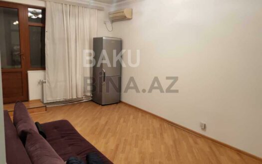 2 Rooms Old Apartment for Sale in Baku