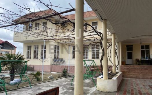 5 Room House / Villa for Sale in Baku