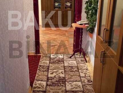 3 Room Old Apartment for Sale in Baku