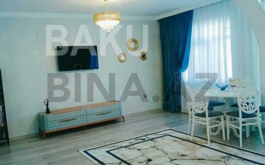 5-Room Old Apartment for Sale in Baku