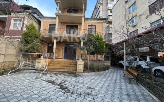 5 Room House / Villa for Sale in Baku