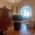 4 Room Old Apartment for Sale in Baku