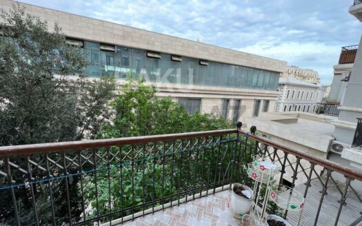 2 Rooms Old Apartment for Sale in Baku