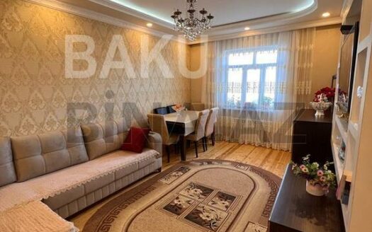 5-Room Old Apartment for Sale in Baku