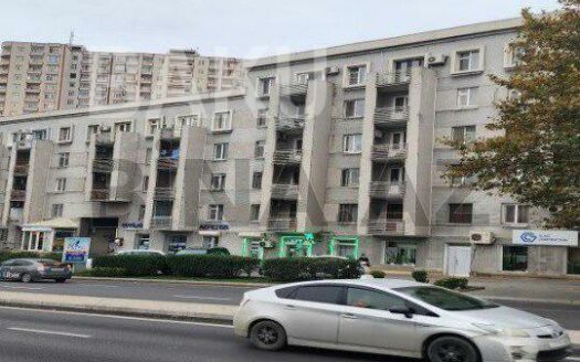 3 Room Old Apartment for Sale in Baku