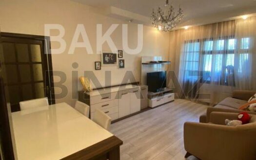 5-Room Old Apartment for Sale in Baku