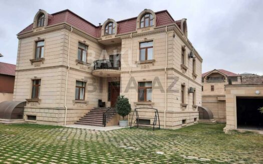 7 Room House / Villa for Sale in Baku