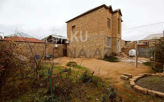 4 Room House / Villa for Sale in Baku