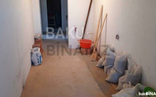 3 Room Old Apartment for Sale in Baku