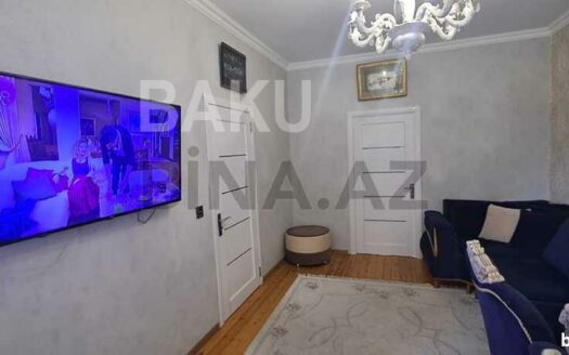 2 Rooms Old Apartment for Sale in Baku