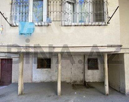 3 Room Old Apartment for Sale in Baku