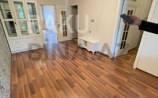 2 Rooms Old Apartment for Sale in Baku