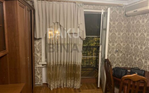 2 Rooms Old Apartment for Sale in Baku