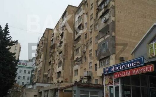 3 Room Old Apartment for Sale in Baku