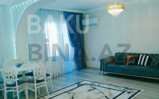 5-Room Old Apartment for Sale in Baku