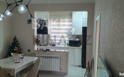 3 Room Old Apartment for Sale in Baku