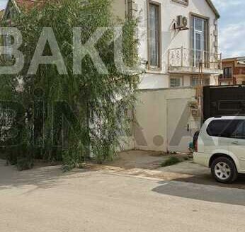 4 Room House / Villa for Sale in Baku