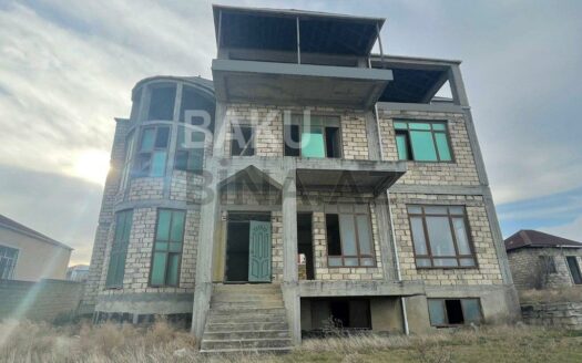 5 Room House / Villa for Sale in Baku