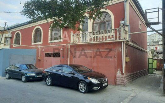 6 Room House / Villa for Sale in Baku