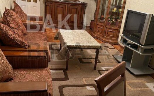 2 Rooms Old Apartment for Sale in Baku