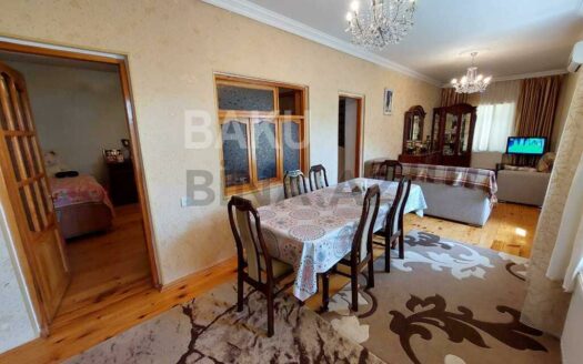 4 Room House / Villa for Sale in Baku