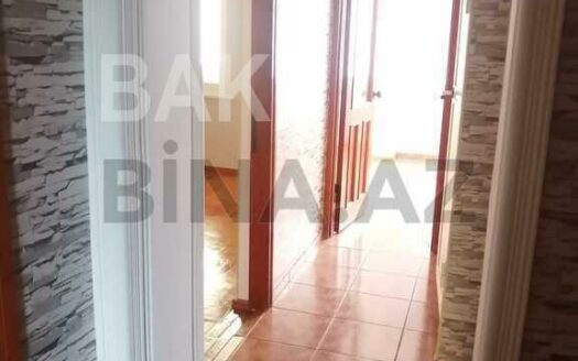 3 Room Old Apartment for Sale in Baku