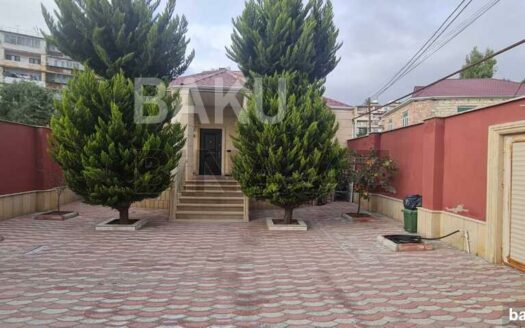 4 Room House / Villa for Sale in Baku