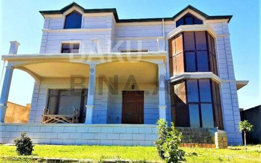 7 Room House / Villa for Sale in Baku