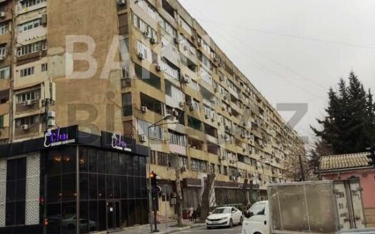 2 Rooms Old Apartment for Sale in Baku