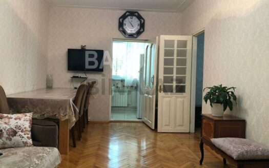 2 Rooms Old Apartment for Sale in Baku